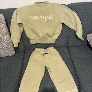 Essentials fear of god sweats